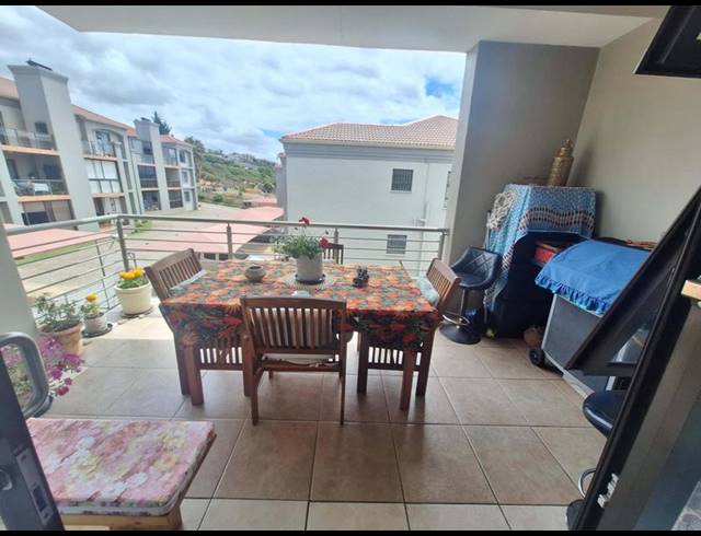 2 BEDROOM APARTMENT FOR SALE IN HARTENBOS CENTRAL